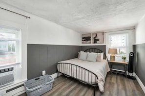 2 habitaciones, tabla de planchar con plancha, cuna de viaje y wifi