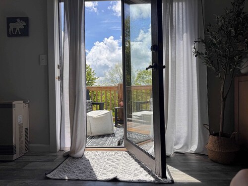 Alpine Suite - Walk to Lake Sunapee and Restaurants