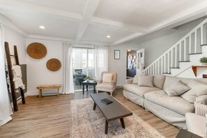 TV - The Fleet - Perfect Location Near Beach & Boardwalk (Hampton)