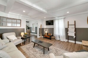 TV - The Fleet - Perfect Location Near Beach & Boardwalk (Hampton)