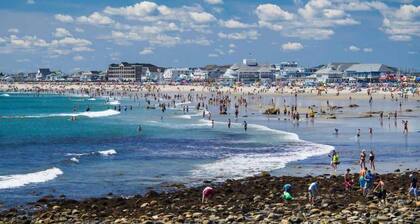 Riptide Retreat - Walk to Hampton & Seabrook Beach!