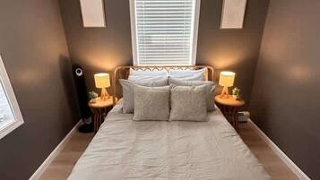 1 bedroom, iron/ironing board, travel cot, WiFi