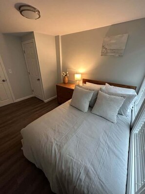 2 bedrooms, iron/ironing board, travel cot, free WiFi