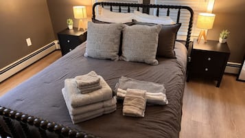 2 bedrooms, iron/ironing board, WiFi, bed sheets