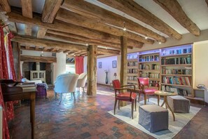 Suite Confort, 1 chambre | 1 chambre, fer et planche à repasser, accès au Wi-Fi (inclus)