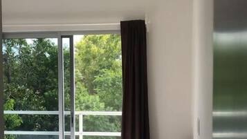 2 chambres, coffres-forts dans les chambres, fer et planche Ă  repasser