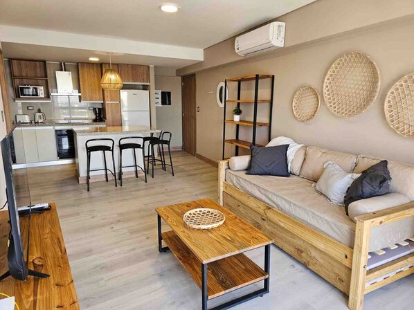 Apartment | Wohnbereich | 40-Zoll-Smart-TV mit Kabelempfang, Netflix, Pay-TV