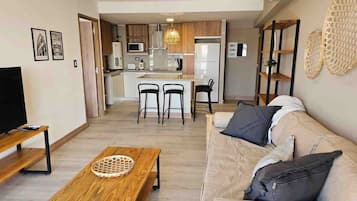 Apartment | 1 bedroom, premium bedding, down comforters, pillowtop beds