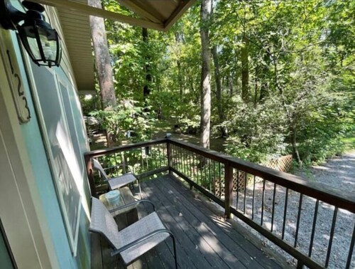 Hidden Cottage Wooded Escape 2 bed/1 bath