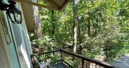 Hidden Cottage Wooded Escape 2 bed/1 bath