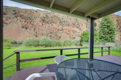 Cozy Salmon Home w/ Mountain Views & River Access
