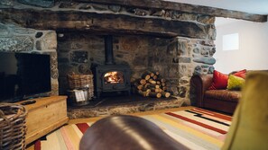 Interior - Bodfan Bach -  an on the beach that sleeps 6 guests  in 3 bedrooms (Dinas Dinlle)