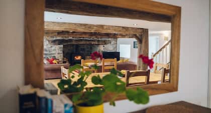 Bodfan Bach - an on the beach that sleeps 6 guests in 3 bedrooms