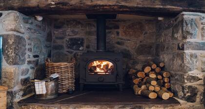 Bodfan Bach - an on the beach that sleeps 6 guests in 3 bedrooms