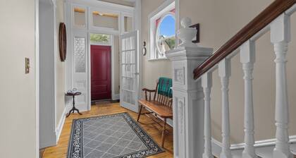 Hamilton Hilltop Home 3 King Victoria Park