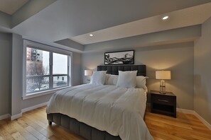 2 chambres, bureau, fer et planche à repasser, accès au Wi-Fi (inclus)