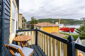 Outdoor dining - Iconic Battery Cottage Signal Hill Sea&City Views (St. John's)