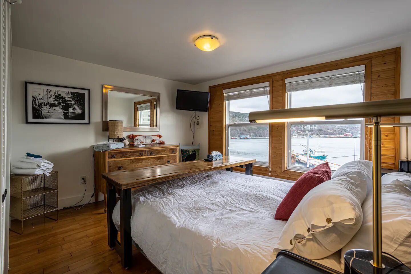 2 Schlafzimmer, Schreibtisch, Bügeleisen/Bügelbrett, Reisekinderbett