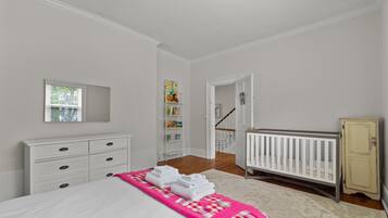 3 bedrooms, desk, iron/ironing board, travel crib