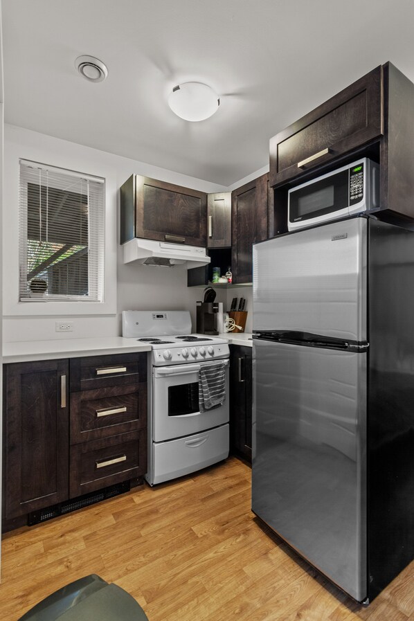 Fridge, microwave, oven, stovetop - Pennywell Prestige Studio 1 Bath Parking (St. John's)