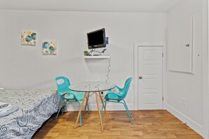 1 dormitorio, escritorio, tabla de planchar con plancha y wifi gratis
