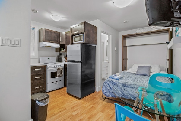 Studio living, where style meets simplicity. Double the charm in our cozy haven. 🏠🛌