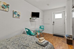 1 dormitorio, escritorio, tabla de planchar con plancha y wifi gratis