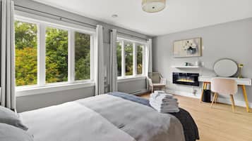 2 Schlafzimmer, Schreibtisch, Bügeleisen/Bügelbrett, Reisekinderbett