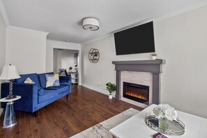 Smart-TV, Kamin, Arbeitsbereiche