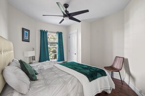 3 chambres, bureau, fer et planche à repasser, accès au Wi-Fi (inclus)
