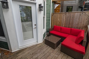 Terrace/patio - The Bannerman Park Suite Private Parking & Patio (St. John's)
