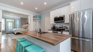 Refrigerador, microondas, horno, placa de cocina