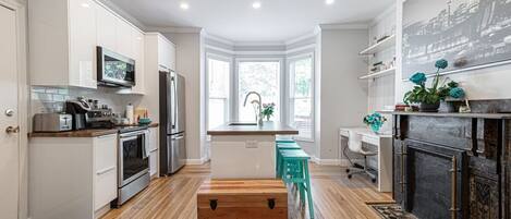 雪櫃、微波爐、焗爐、爐具