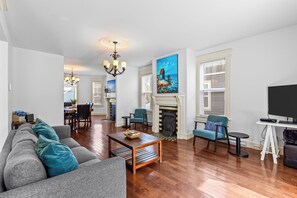 Smart TV, offices - Victorian 4BR 2.5BA 2Parking Near Parks & DT (St. John's)