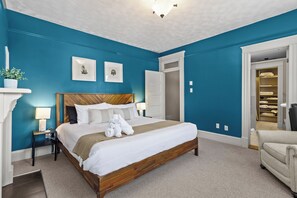 4 bedrooms, desk, iron/ironing board, free WiFi