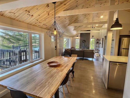 A 30 Minutes de St-sauveur, Chalet Tout Équipé, Spa, Bord de lac