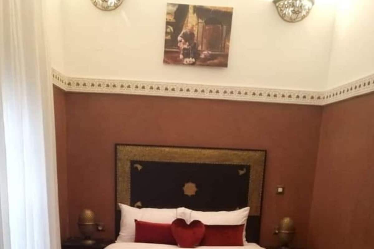 Standard Double Room | Desk, laptop workspace, iron/ironing board (on request), WiFi (free)