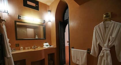 Riad Green Lotus