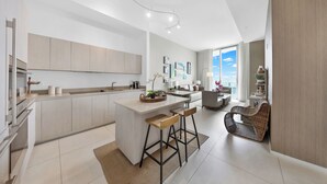 Private kitchen - ★★★★★ Stylish Retreat at Lyfe Resort Steps Away from the Ocean with Rooftop Pool (Hollywood)