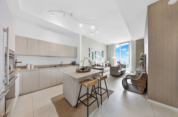 Fridge, microwave, oven, stovetop - ★★★★★ Stylish Retreat at Lyfe Resort Steps Away from the Ocean with Rooftop Pool (Hollywood)