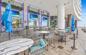 Bar (on property) - 25 min to FIFA! - ★★★★★ Stylish Retreat at Lyfe Resort Steps Away from the Ocean (Hollywood)