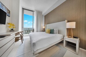 1 bedroom, in-room safe, desk, iron/ironing board - ★★★★★ Stylish Retreat at Lyfe Resort Steps Away from the Ocean with Rooftop Pool (Hollywood)