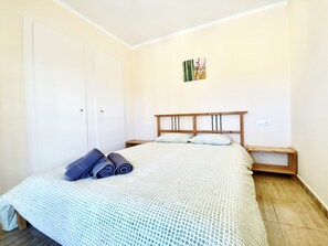 3 bedrooms, iron/ironing board, free WiFi, bed sheets