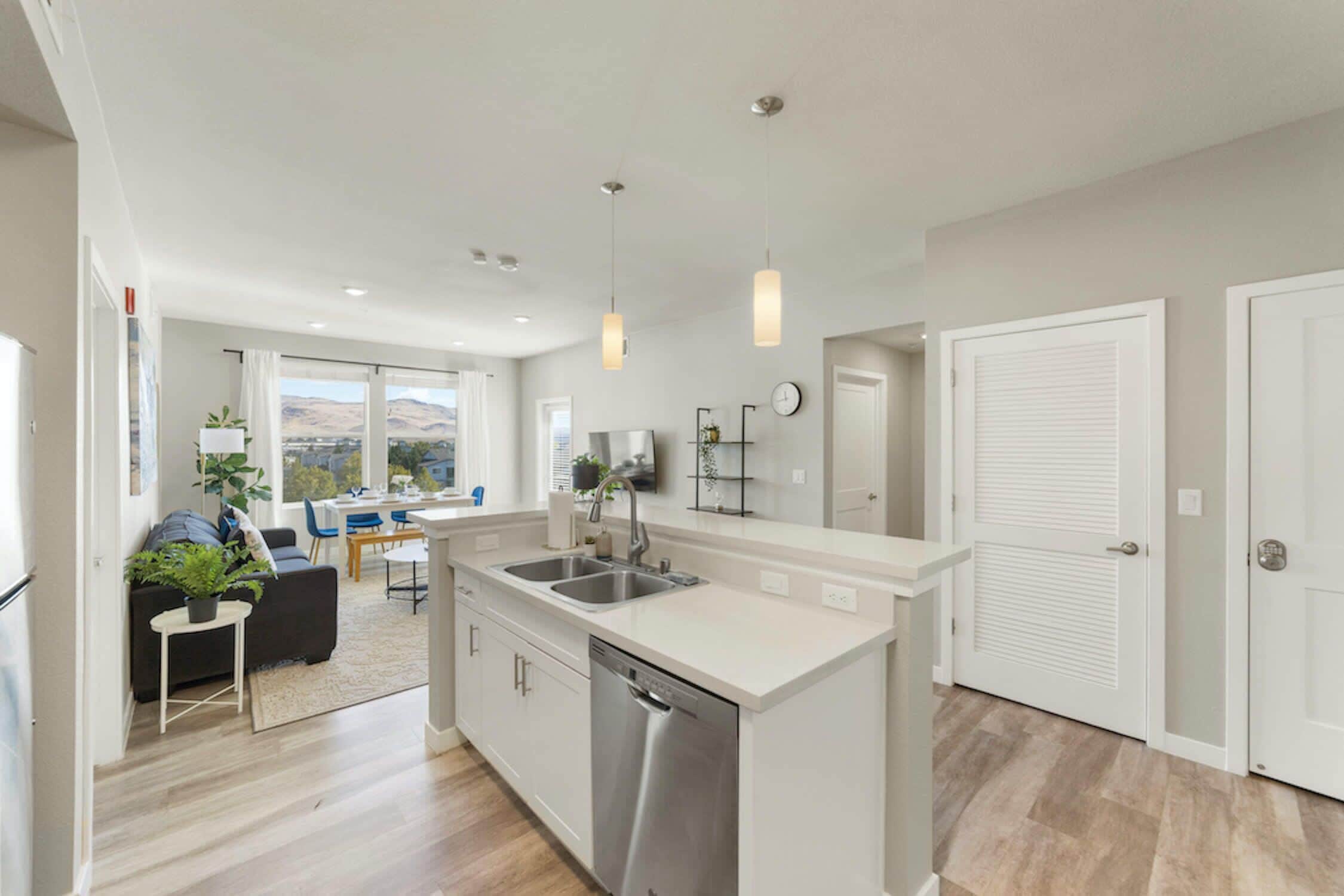 شقة | 2 عدّة غرف نوم وخدمة الإنترنت