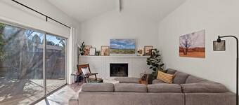 Delightful 4BR Home Nr Downtown Reno w Fireplace