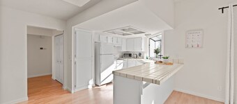 Delightful 4BR Home Nr Downtown Reno w Fireplace
