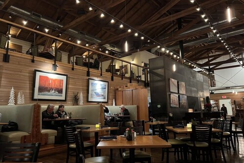 Charming Coastal 4BR Home Near Columbia River