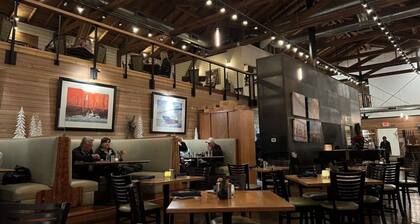 Charming Coastal 4BR Home Near Columbia River