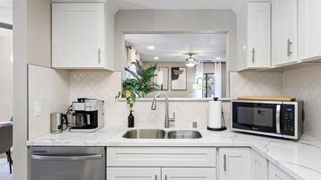 Villa | 4 bedrooms, Internet