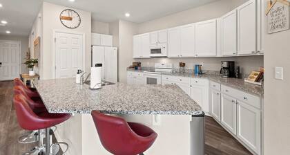 Florida Retreat Home w Fast-wifi Patio King Bed